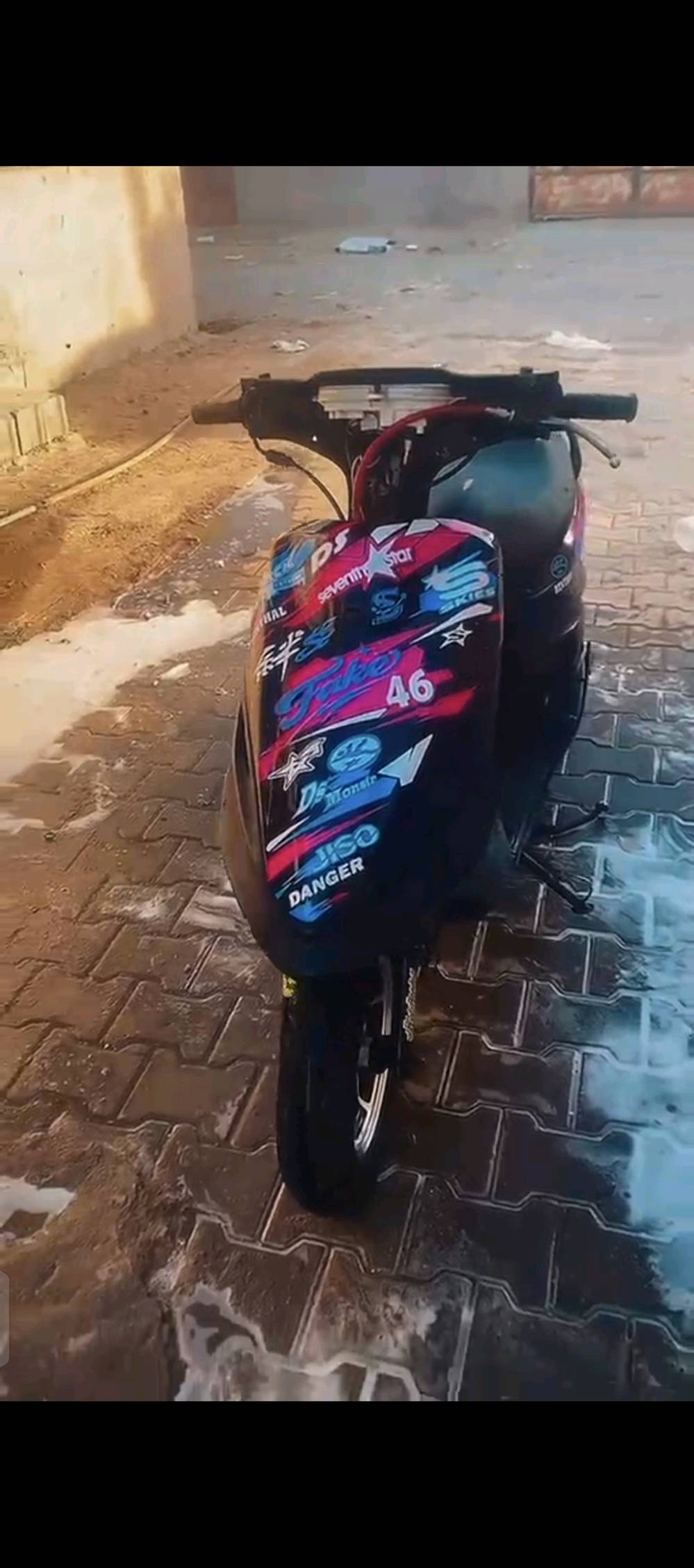 سلام عليكم دراجه البيع ماكس قرده

 مكينه ناعمه ما مفتوحه 

دراجه كله ختم  واحد ☝🏻

سعر 700بيه مجال

مكاني بصره حيانيه
شنو موديلها بالضبط وسنة الصنع تقريباً؟: 
ماكس قرده
