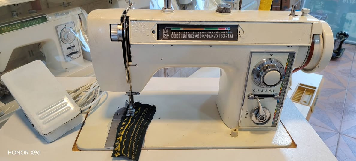 مــەکـیـنەی بـڕازەر 24 نــەخــش بـەتـەخـتـەکـەوەی
نـــــــــرخــــــــی 100 هـــەزار
نـاونیشان
نـاحـیـەی زەڕایـەن بـەرامـبەر پـردی پـەڕینەوەکە
ژ.م وەســتـا دارا  ***********
گـــەیــــانـــدنــمـــان هـــەیـــە
