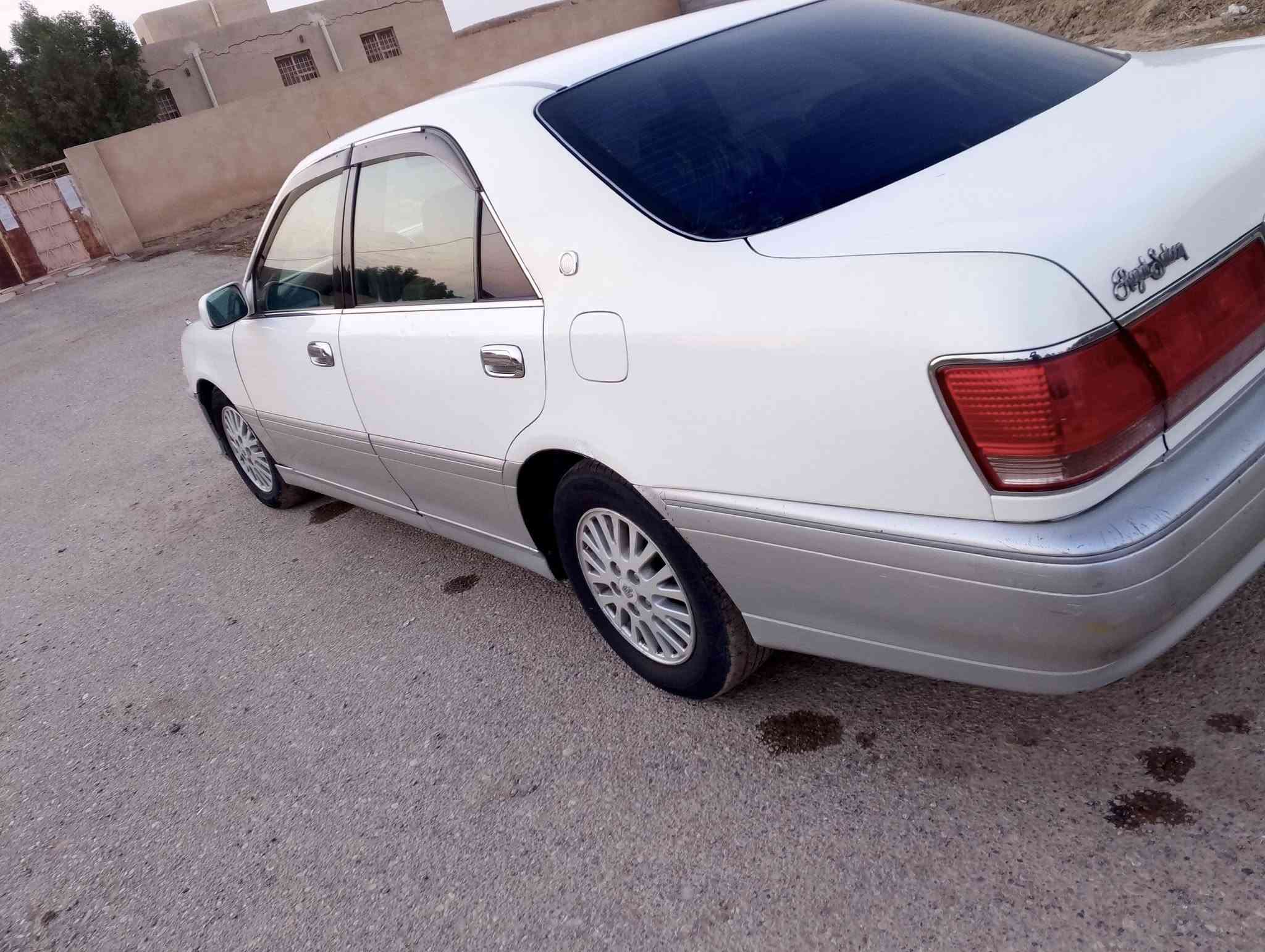ملكه دخول جديد كرستال .. موديل 2003 .. كصه جنطه.. متوم ارقام وسنويه طبق الاصل .. مكينه وكير كارتون ديفور..حداديه وتخم تاير.. كهربائيات كله شغاله.. دواخل جدد..تبريد ثلج.. السعر 27..مكان شطره .. إتصال ***********
