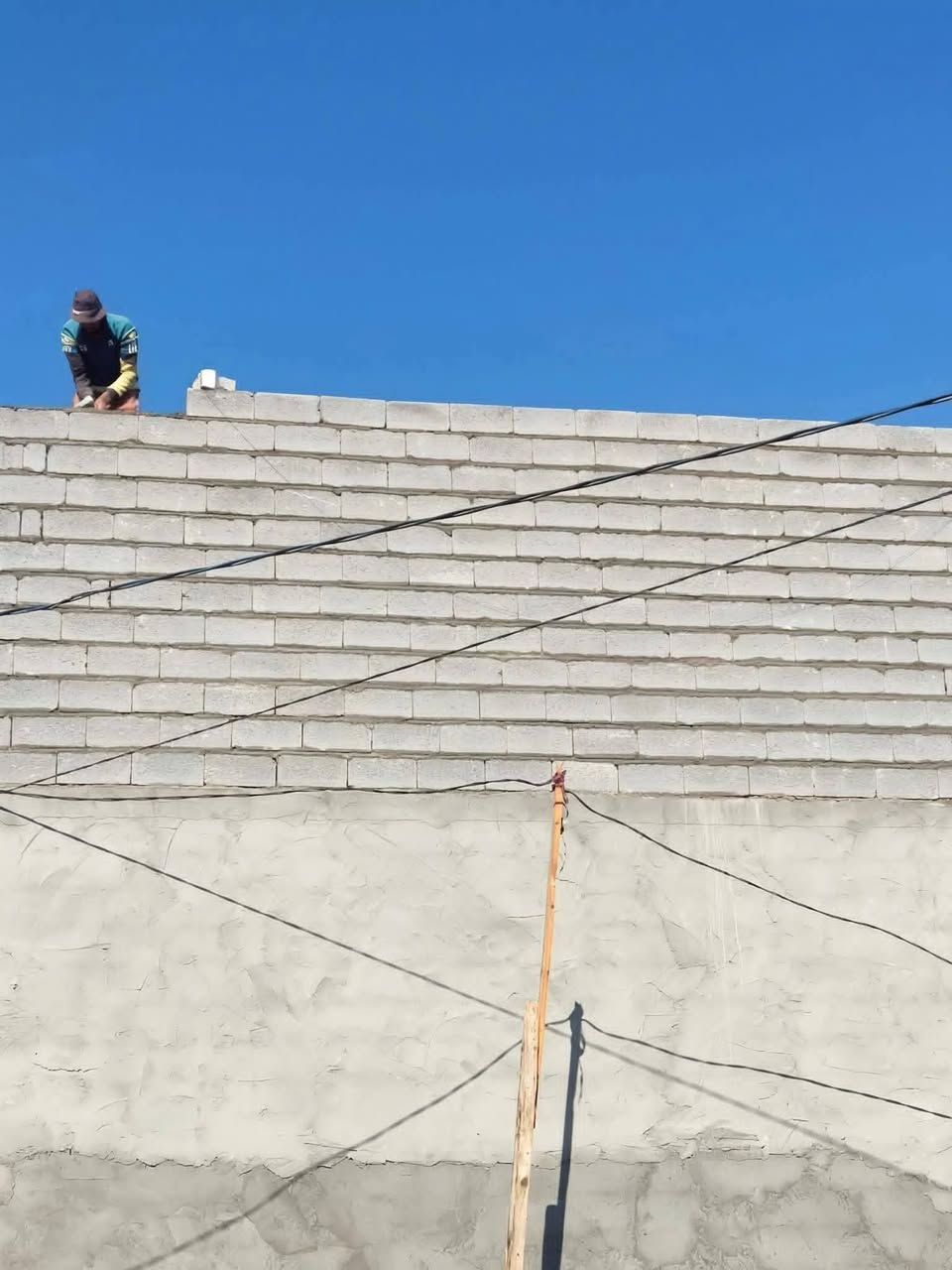 سلام عليكم خلفات بناء بلوك فرمستون شغل درجة اولى استلم هندسي والالتزام بالمواعيد كربلاء واتساب ***********
