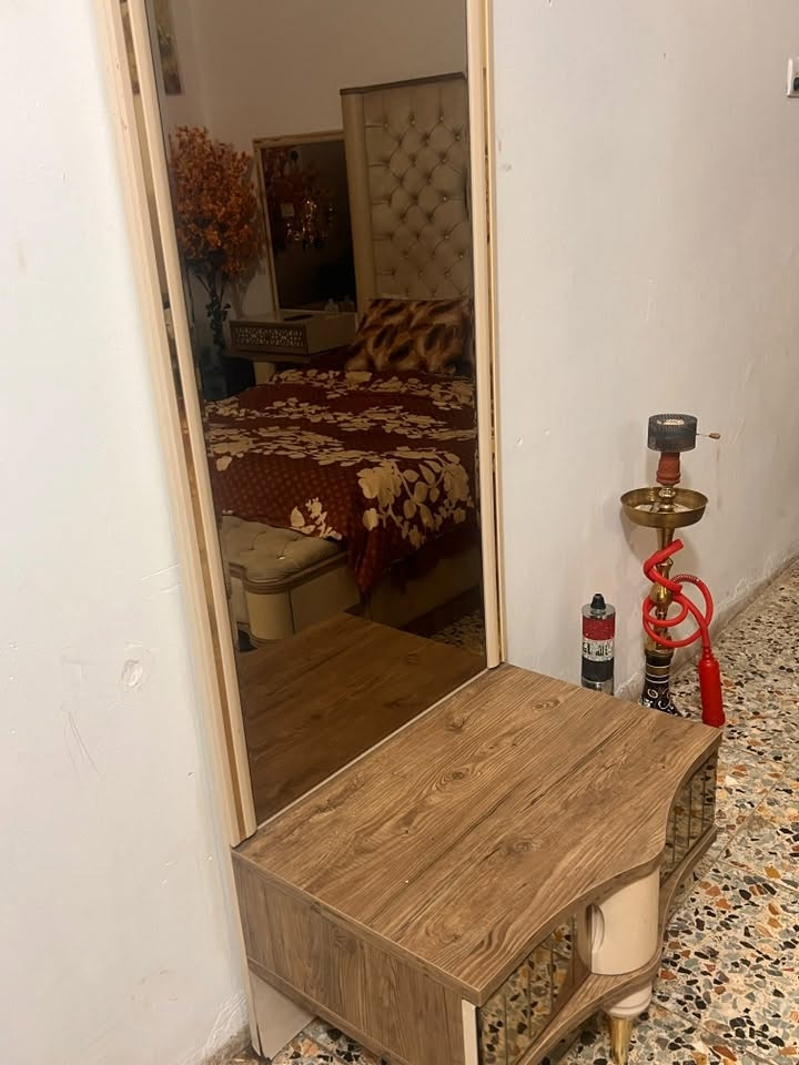 سلام عليكم غرفه اخشاب 9 قطع نضيفه سعرها 800 وبيها مجال الرقم ***********
موجود واتساب
