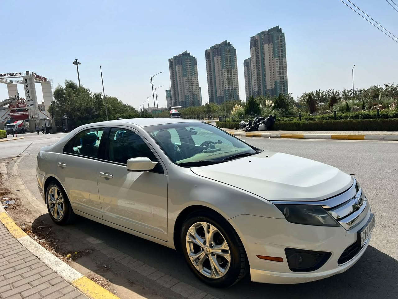 Ford fusion 2012 se 2.5
فۆڕت ڤیوشن ٢٠١٢ se  ٢.٥  ٤بستۆن شتی شاز مواسەفات ئەمریکی
ڕەنگی سپی شتی پاکو جوان  بێ مەسرەف زەمان
دەعمی نیە تەنها یەک چەمەلەخ دواوە بۆیاخە درگای گەراج بەری کەوتوە دیاریم کردوە لە ڕەسما
گێڕو مەکینە کارەبای بە شەرت شتی دانسقە تەپەی گێڕی نیە 
ڕۆن هایدرۆلیک گێڕ تازە شلەمەنی کامل گۆڕاوە پاتری تازە 
پێشو دوای زۆر تونو تۆڵە تازە گۆڕاوە 
تەبرید ساردو گەرم زۆر بێحلە 
سەنەوی تازە تا ٢٠٢٩
مواسەفات
ناو زەرد
گێڕ تۆماتیک
چوار جام کارەبا
حاسەی بەگ
کوشن کارەبا
شاشە و کامێرا
سیستەم سەوتی  sync
هەموو گیانی بە شەرت کامل سێرڤس و حەمام کراوە بەس لە سایەقی کەمە 
سعری ٩٨ مەعامەلە برایانە 
 *********** ژ.م
