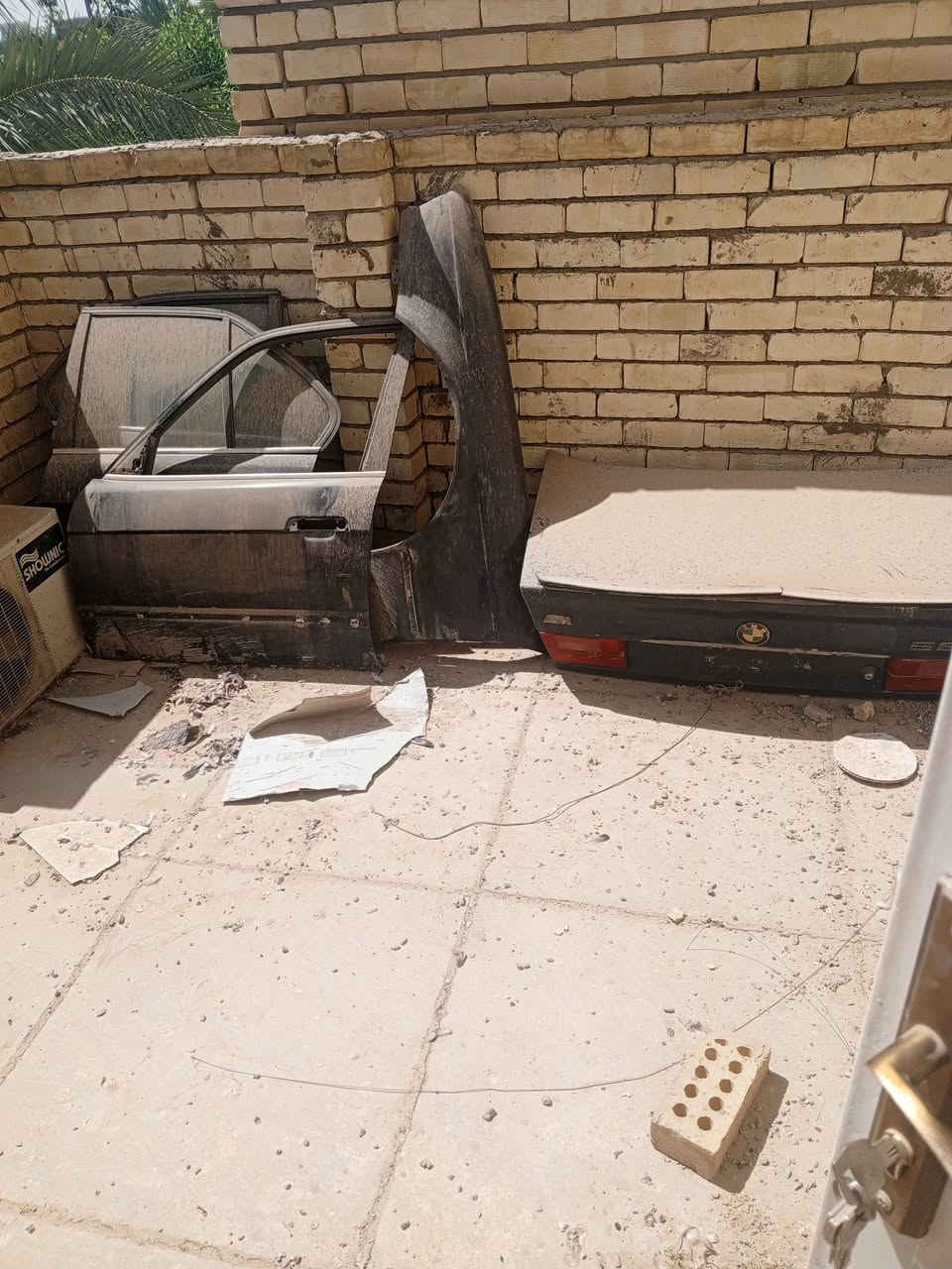 بيبان نظاف جدا هيا وزجاجهن ومكاين الزجاج عدد 3 ماعدا باب العبري الامامي وجاملغ امامي جهة السائق حجم 525 وباب صندوق دركة ستيرن كاملة هيا وشفت ستيرن للبيع السعر 400 مكان كربلاء اتصال ***********
