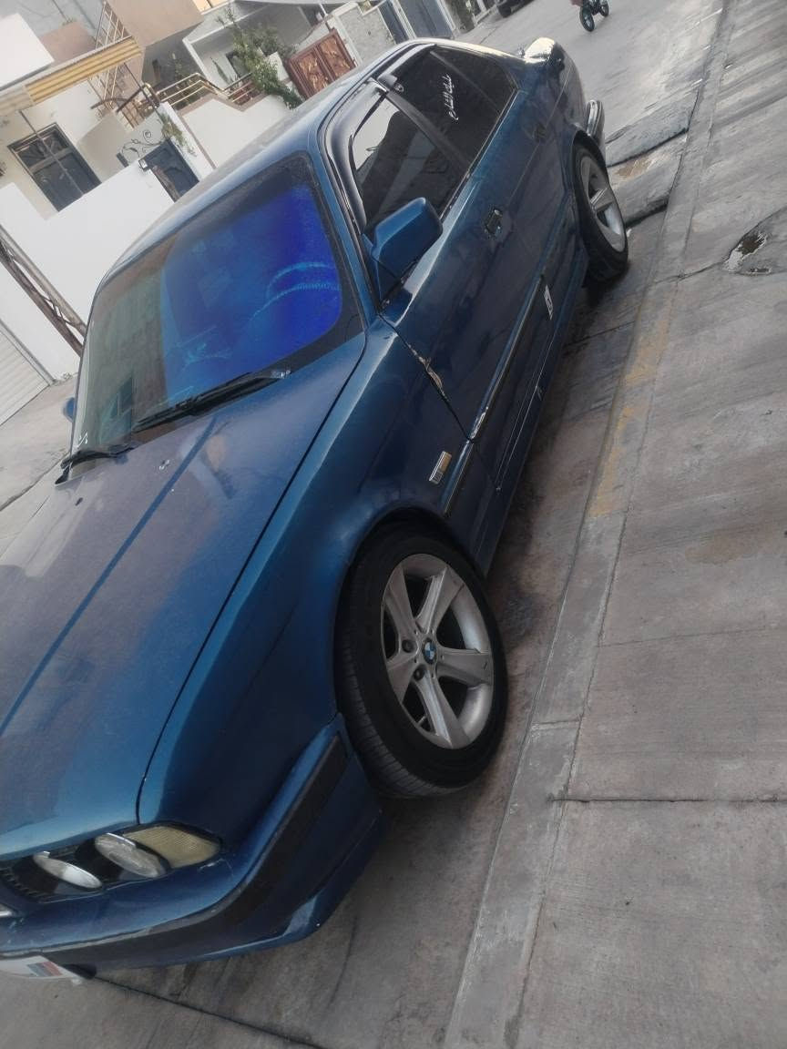 بە ناوی خودا bmw مۆدیل 1993مە کینە 520عادی گیرو مە کینەی بە شەرتی 100فیتەر دوای کەپسە سە یارەکە زۆر تنو تۆلە جام کارە بای شاشە ئای پات 4تایەو ویلی هامان 17 سە یارەکە علوجە بەشرتی ئەوی ماڵی کەس نە بیت پارەی کەسی تیا نە بیت موسو بڕاوە بەشەرت هه موو گیانی ئیش دە کات ماڵی فەقیرە بۆ معاملە تیل مە کە قفڵی قفڵی 15گڵایە قفڵی *********** فایبەر وەتس ئەپ السليمانية, العراق
