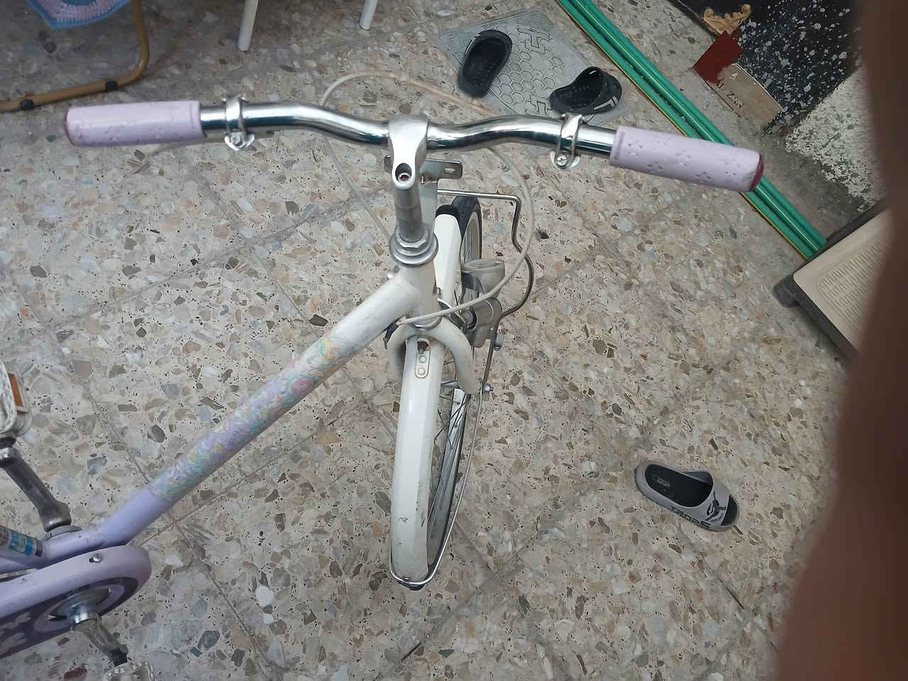 السلام عليكم بايسكل للبيع مالة بالة نضيف حجم ٢٤ السعر ٥٥ الف هاتف ***********
