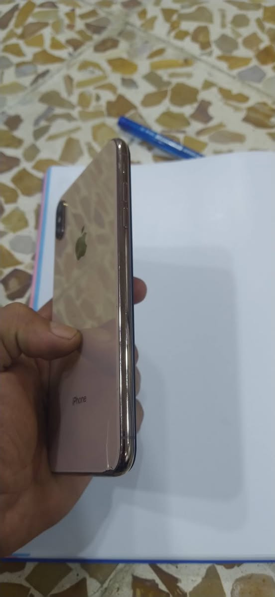 السلام عليكم
ايفون Xs Max 
ذاكرة 64
مستبدل بطارية فقط 
فيس ايدي متوقف 
نظافته موضحة بالصور 
السعر 160 
او مراوس 
***********
