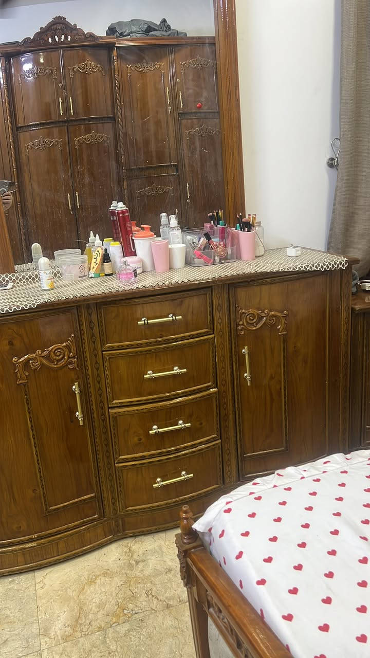 غرفه نوم مستعمله اخت الجديده السعر 900مع الدوشك 
للاستفسار ***********
