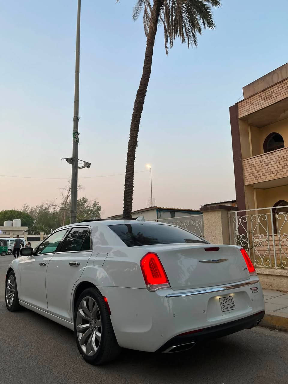 كرايسلر C300 موديل 2018
فول مواصفات limted دخول  جديد clean title العداد :12900mi
الف المحرك : V6 . 3.6L
المواصفات
بانوراما .
نقطة عمياء .
رادار امامي وبرده خلفيه 
سستم صوت مع سماعات بريميوم .

حساسات امامى و خلفى .
مقاعد أمامية تبريد وتدفئة .
تشغيل عن بعد .
ستيرن كهربائي .
كشنات هيتر .

اعلى فئة في كرايسلر حادث جاملغ امامي تبديل فقط ونص جاملغ خلفي كلير من امريكا بدون ايرباك .    رقم بغداد تحويل مباشر بأسم  مشتري  سونار الفحص منشور الاستفسار : ***********
