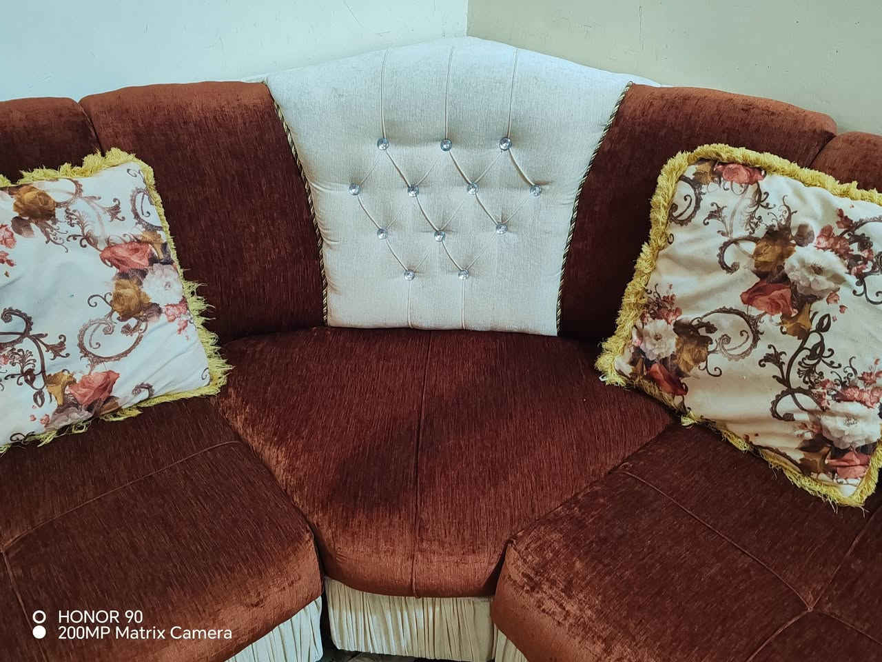 ديوان ١٨ مقعد زاويه عدد ٢ بحالة ممتازة كما في الصور.... السعر على الخاص او التواصل ***********

نص مكتوب في الصور:
- O HONOR 90 200MP Matrix Camera
- HONOR 90
- 200MP Matrix Camera
- O HONOR 90