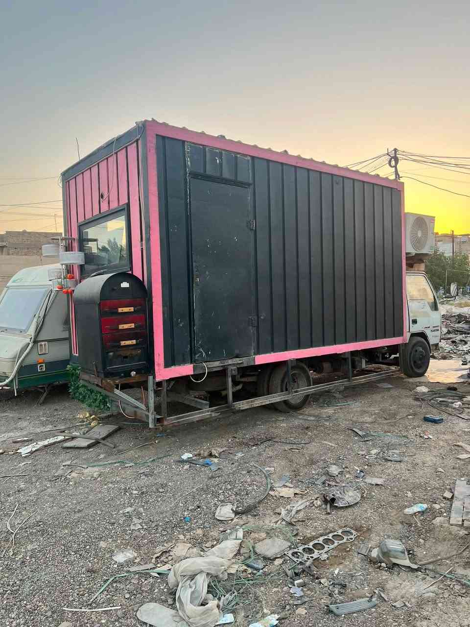 سلام عليكم سياره عصاير وكنافه وكومبير للبيع جاهزه بس تسوك وتفتح 
بيها براد عارضه ومجمدات ثنين ومولد وطباخ كنافه تركي 8 كيون ماخذه بمليون ونص وسبلت 2 طن انفيرتر وتانكي مي 250 لتر وماطور وفرن كومبير سياره جاهزه وشغاله وين تريد اطلع بيها رقم بغداد داخلها كله مرمر خلاطات جهاذ مال عصير براد ومرتبه صارف عليها هوايه الله شاهد صارت عليه فوك ال20 مليون اريدها ب10 وبيها مجال بصيط اسوك وفتح وبيها مكان باليرموك اذا تريد تبقيها بي مناقصها شي ***********
