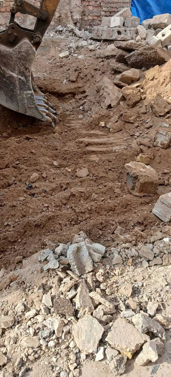على بركة الله المباشرة بانشاء منزل بمساحة ٢٠٠ متر   والبدء بنتظيف القطعة وتجهيزها واعمال الحدل 
تحت اشراف و تنفيذ مكتب العبيدي للبناء 
موقعنا /فلوجه 
ونعمل في جميع مناطق الفلوجه وضواحيها 
اعمالنا مضمونه وشغل درجه اولى بأدق المواصفات المطلوبه 
نعمل ب نضام النقد و الأقساط 
نعمل على نضام ذرعه سقف على حسب سعر المتر و يبدأ سعر المتر من ٤٠٠ الف الى ٦٠٠ الف ال vip
و نعمل على نضام القطعي على حسب مساحه الارض 
اسعار القطعي 
المساحه ١٠٠ متر تسليم مفتاح 🔑 ب ٣٥ مليون 
المساحه ١٢٥ متر تسليم مفتاح 🔑 ب ٤٠ مليون 
المساحه ١٥٠ متر تسليم مفتاح 🔑 ب ٤٥ مليون 
المساحه ٢٠٠ متر تسليم مفتاح 🔑 ب ٥٥ مليون 
المساحه ٢٥٠ متر تسليم مفتاح 🔑 ب ٦٥ مليون 
علما ان هذا الاسعار نقد وليس اقساط 
اذا كان البناء 👷‍♂️ بيت قديم ف يكون تهديم وتفليش البيت بل مجان وبدون اي اضافات على المبلغ الكلي 
نعمل في البناء بمقابل مقايضه بدل البناء يعني نبني الك مقابل سياره او قطعه ارض 
سعر المتر ببناء بلوك ب ٣٤٠ الف للمتر المربع الواحد 
لدينا تندر خاص لاصاحب الذوق الخاص او الحالات الخاصه 
نعمل ب التقسيط لكن بمقدمه ٤٠ ب المئه من المبلغ الكلي 
المقدمه تؤخذ على شكل دفعات مع مراحل العمل وليس دفعه واحده 
يكون بناء الهيكل درجه أولى وباقي التفاصيل حسب الأتفاق 
العمل امام انضار صاحب الدار 🏠 

للاستفسار مراجعه مكتب العبيدي للبناء 
***********
***********

نص مكتوب في الصور:
- مكتب العبيدي للبناء ٠٧٧٠٣٠٨٤٨٧