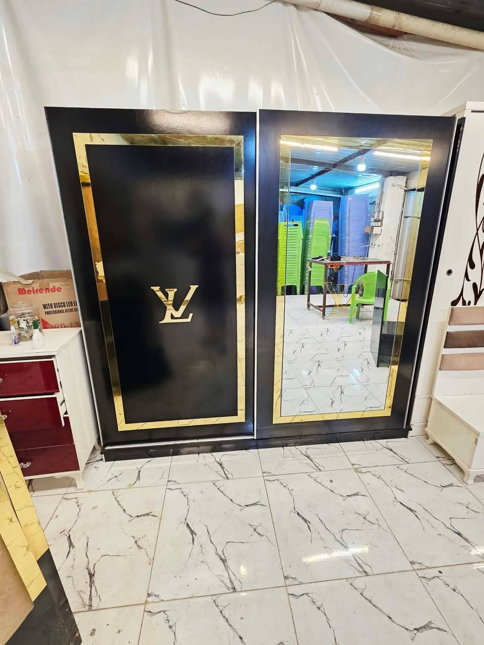 غرفه شبابيه سريرين🛏🛏 منفصل فووول نضافه 375 نقل وشد مجاني بغداد ومحافضات بكروه للحجز ارسل سكرين المنشور ***********
