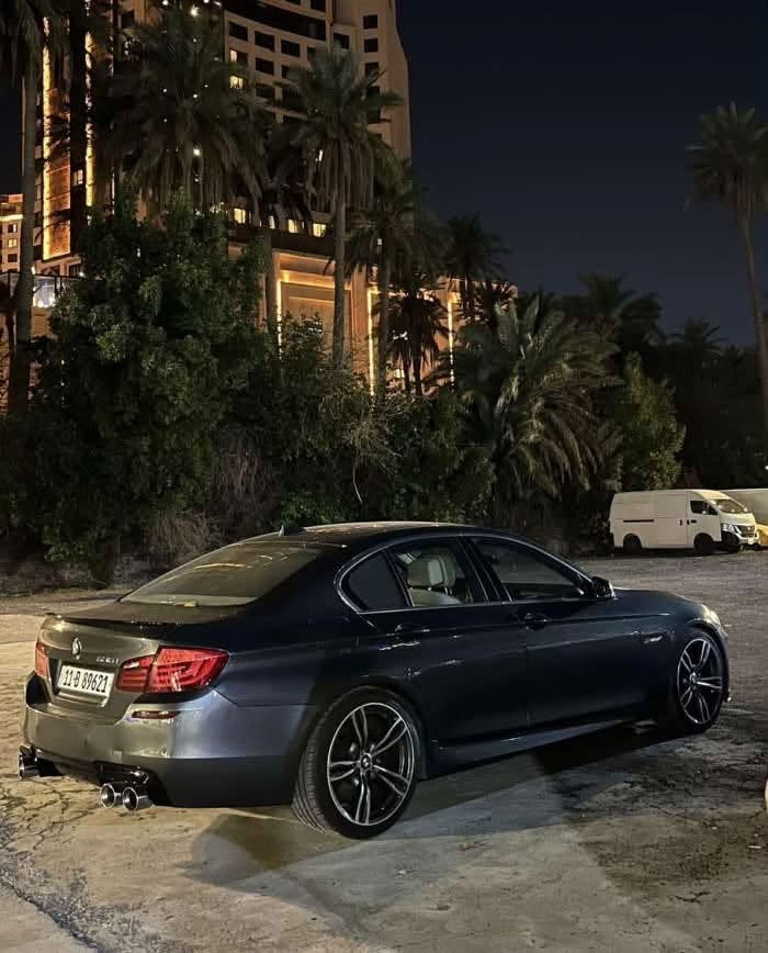 🚘 للبيع BMW F10 535i M Sport – موديل 2012

🔹 محرك 6 سلندر تيربو N55 – 3.0L
🔹 قوة 300 حصان
🔹 قير أوتوماتيك 8 سرعات
🔹 ممشى 94 ألف كيلو متر  
🔹 داخلية جلد
🔹 فتحة سقف
🔹 شاشة ونظام تحكم iDrive
🔹 تحكم ستيرن
🔹 تحكم كهربائي بالمقاعد
🔹 حساسات أمامية وخلفية
🔹 كاميرا خلفية
🔹 مثبت سرعة
🔹 تحكم بالمقود
🔹 تكييف أوتوماتيك
🔹 جنوط M Sport 
🔹 تشغيل بصمة
🔹 مكفوله من الضربه بي اربع مكانات بارد وبي دي ار فقط 
🔹 السيارة رقم بغداد وباسمي
🔹 وارد خليجي
🔹 السيارة نظيفة جدًا وممشاها قليل بالنسبة لعمرها
السياره من الداخل والخارج جدآ نضيفه 
💰 السعر: 198 ورقة وبيها مجال 
***********
