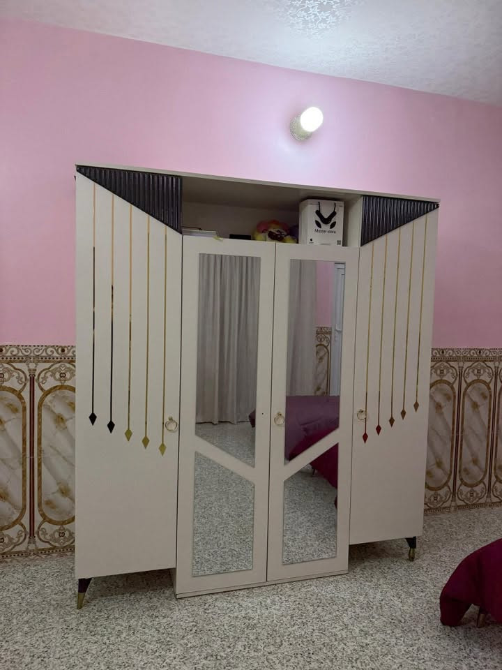 غرفة للبيع 450 وبيها مجال للتواصل ع هذا الرقم 
***********
