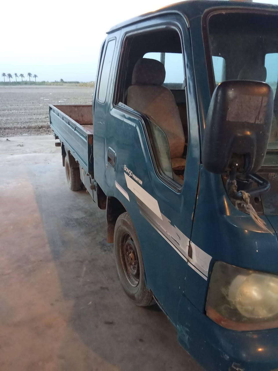 سلام عليكم كيا ام عيون موديل ٢٠٠١ تحويل مباشر محرك بي خط تبخير حداديه جديده تخم تاير كهربائيات جاهزه رقم بغداد سعر ٦٢ وبيهه مجال مكاني صويره ***********

نص مكتوب في الصور:
- الخميباس