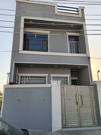 دار للبيع المساحه 100 متر  5*20 يتكون من استقبال وصاله وصحيات ومطبخ مع...