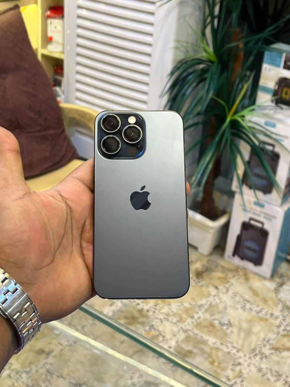 ايفون
ايفون 15 برو ماكس 

الون النيلي لونة كلش حلو وفخم 

ذاكرة 256 

بطارية 84. 

بي خط خفيف كلش اثر وكعه 

وانطيك بيها ضمان الشاشة 

ايسم 

نضافه 100 💯 شخط زغير مابي 

الجهاز وكاله ما مفتوح ولا مصلح ابد 

وسعره بلاش 690 قفل من الاخير 

اي عطل مابي 

نجف حي ميسان بداية شارع الجامع من جهة الصب 

الملك للهواتف الملك للأجهزة 

للصيانة الفورية المعتمدة 

***********

***********
