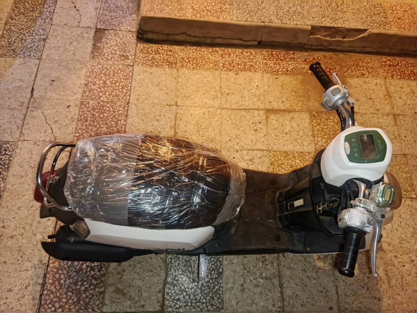 السلام عليكم ماكس 120بوليس نوزل بيضه الدراجه مكينته خرسه ودراجه احله من الصوره ناقصه بس الدشبول محترك نصه يعني مال بانزين امبين و الاشاير ما يشتغلن بس هذني الشغلات اني اكدر اسويهن بس ماعندي مجال كفرات بلاديه تايرات جددت دبلات البلاديه مالته السعر 850وبيه مجال الرقم *********** مكاني بغداد رجاء رجاء رجاء لحد يكسر اب حلال العالم