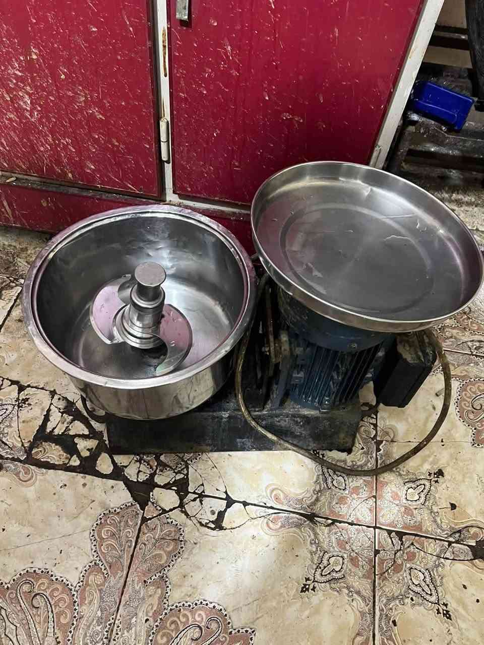 خلاط حمص 
صناعي يخبل ونضيف 
مكاني بغداد الشعب سعره 200 الف
***********
