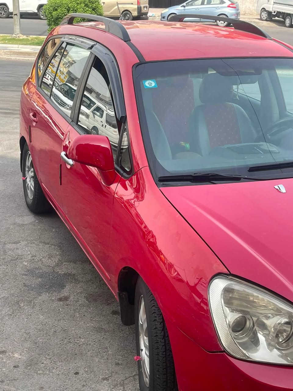 السلام عليكم كيا كارنز موديل 9 لبيع او مراوس
ماشيه 170 بيها بس بنيد صبغ 

وبيها رشات كلير بدون دواخل السياره ادامه كامله لسياره مناقصها برغي السياره 7 راكب 

السعر 92 وبيها مجال 
مكانها حي الجامعه 

الرقم ***********
