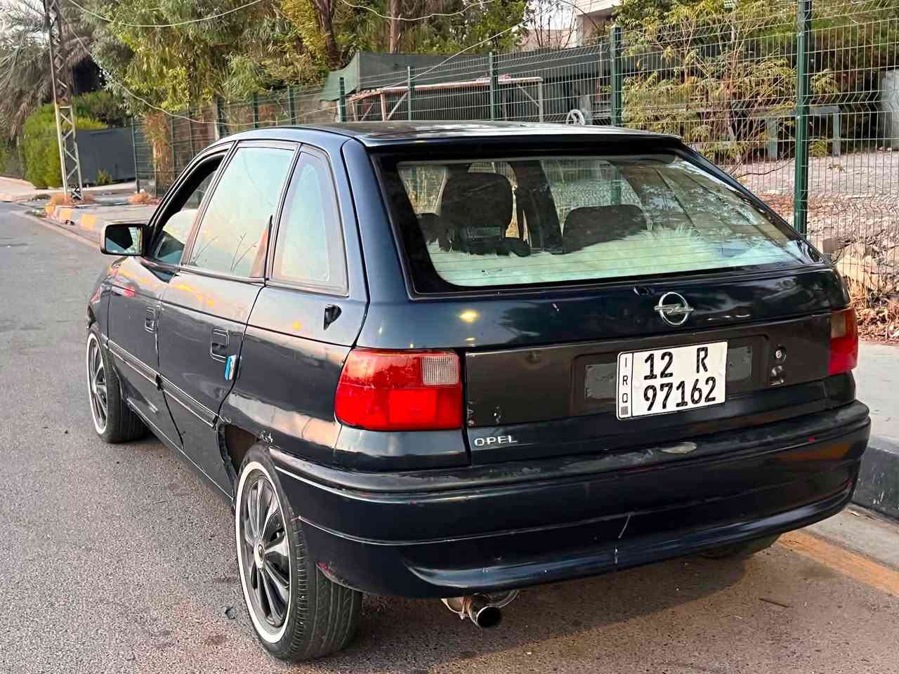 السلام عليكم استرا موديل 93 اصلي تبريد بس مايشتغل اغراضه كلها كامله محرك 16 بي اثر صرف 
كير طخم طخم تواير كلو جديد سنويه 2029 
صبغ عام جماليه ماعده بيها مكانين آلتكم الي يم الجام معجون قليل والباقي شرط 
السعر 35 وبيها مجال قليل *********** اتصل
