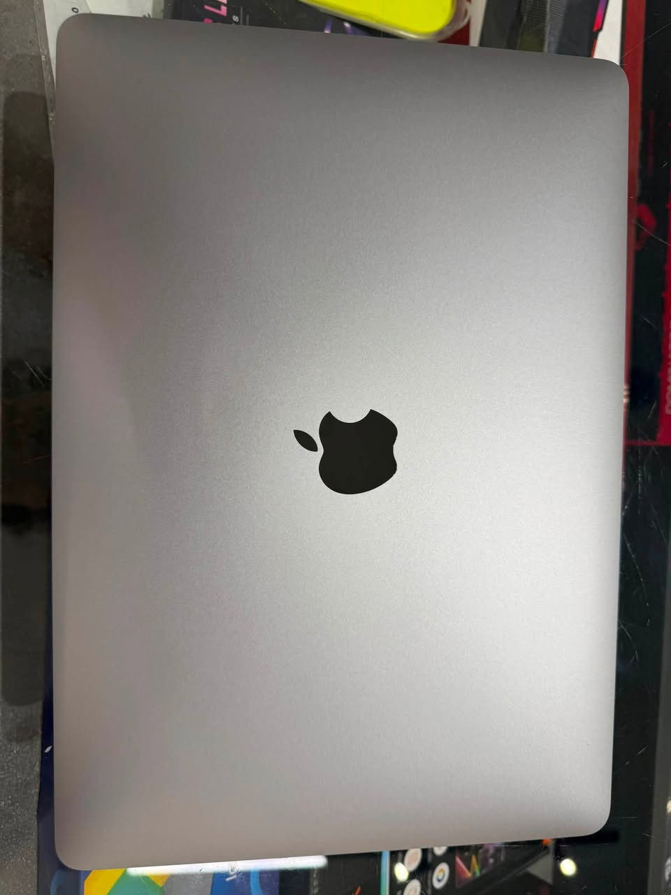 السلام عليكم 
MacBook air
Cpu m1
Storage 256gb
Ram 8gb

عدد دورات الشحن ٧٤
صحه البطارية ٩٤٪؜
الجهاز كلش نضيف 

السعر:٧٥٠ الف 
*********** رقم صاحب الماك 
متواجد وتساب وعلى الرقم
