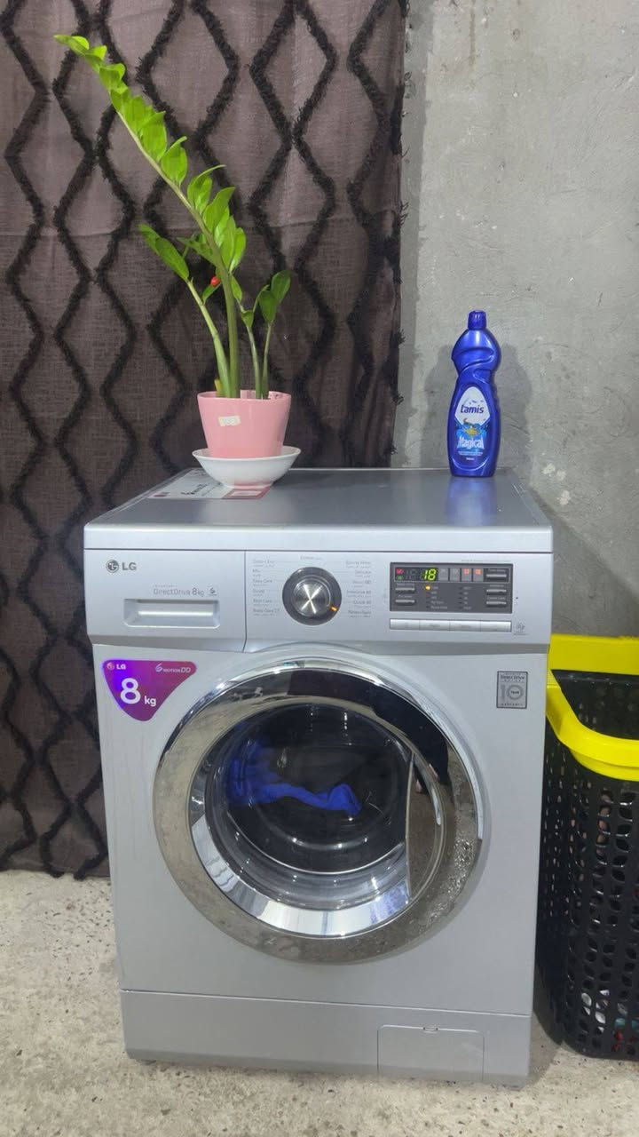 غساله ال جي 8كيلو اخت الجديده اخذتهةب 600اريد ب 400وبيه مجال التواصل على الرقم ***********
