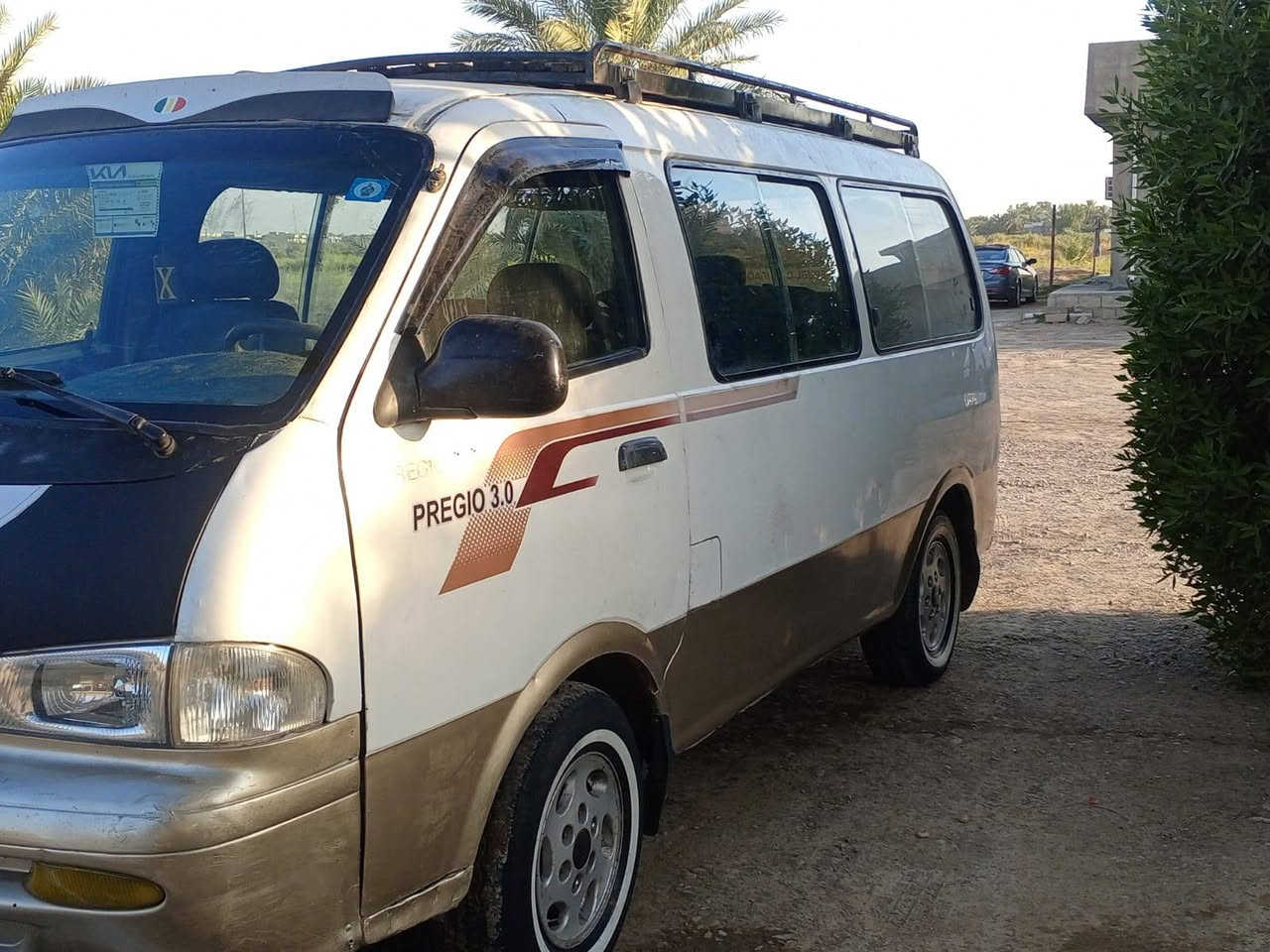 بريجو للبيع موديل 2001سياحي رقم بغداد انكليزي محرك كير اكسل مكفول سياره بيها صبغ الربع وره باب السلايت والباقي بلادي بدون صبغ السعر 80 العنوان بغداد الطارمية 
  /// *********** ///
