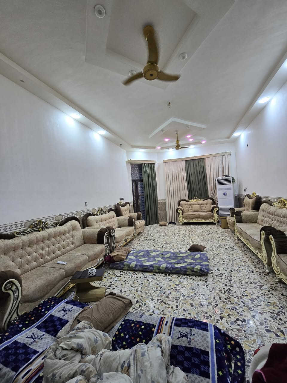 ّ🔴اعلان رقم 168
مطلوب مبادره
#حي_الجامعه_قرب_مجمع__فدك_بناء_حديث
المساحه 200 متر 
الوجه 10
النزال 20
عرض الشارع 10

🛑 ط1 
غرفتين وم ،صاله ،استقبال ،مطبخ بارد ، مجموعه عدد 2 

السعر : علق (تم)

 ملاحظه 🛑 مطلوب 34مليون 
التسديد الشهري 183 الف
🍁🍁🍁🍁🍁🍁🍁🍁🍁🍁
للاستفسار او الاتصال على الأرقام التالية
 
المكتب :📞📞   ***********
🍁🍁🍁🍁🍁🍁🍁🍁🍁🍁
عنوان مكتبنا : 🏦#الفلاحية_قرب_صيدلية_كربلاء
