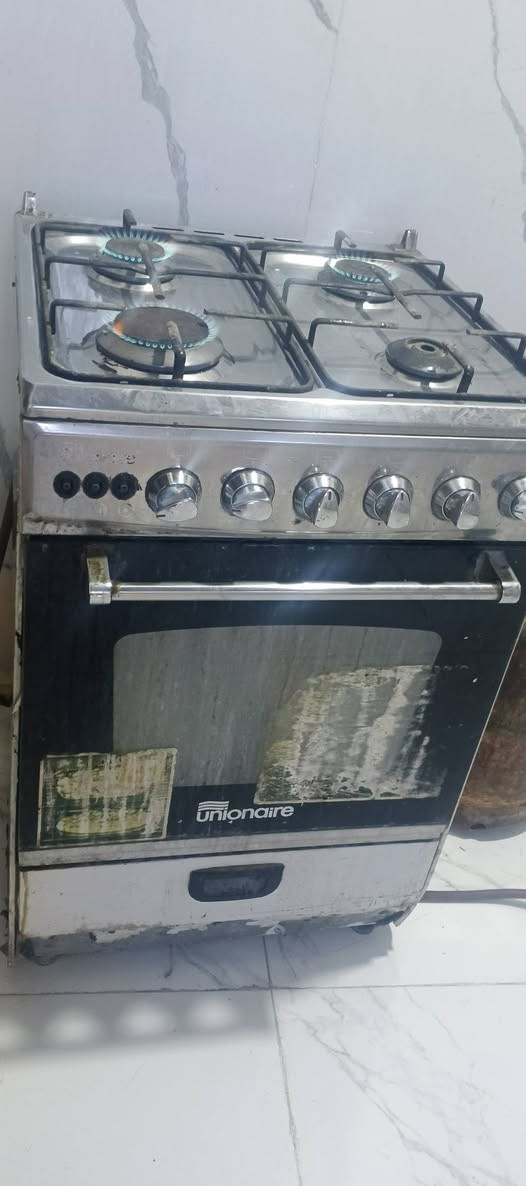 سلام عليكم طباخ بشكل نظيف وفرن شغال مابي كل ضرر ب ٨٥ الف
