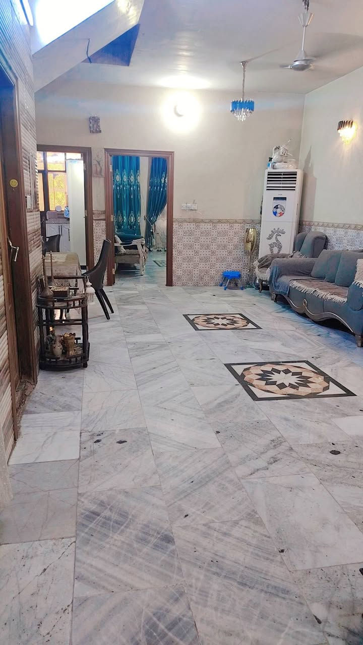 بيت للبيع طابو ملك صرف منطقة العبيدي واجه ٦ ونص كامل البيت فوك وجوه مرمر ثلاث طوابق سطحين شتايكر البيت سعره ١٩٠ مع الاثاث سبالت غرف نوم تخامه جميع الأغراض تباع مع البيت وعلما البيت مطلوب قرض ١٠ ملايين باقيه يعني تريد تنطيني ١٨٠ وتبقه تدفع ٢٠٠ بلشهر للإسكان  وهذا رقمي ***********
