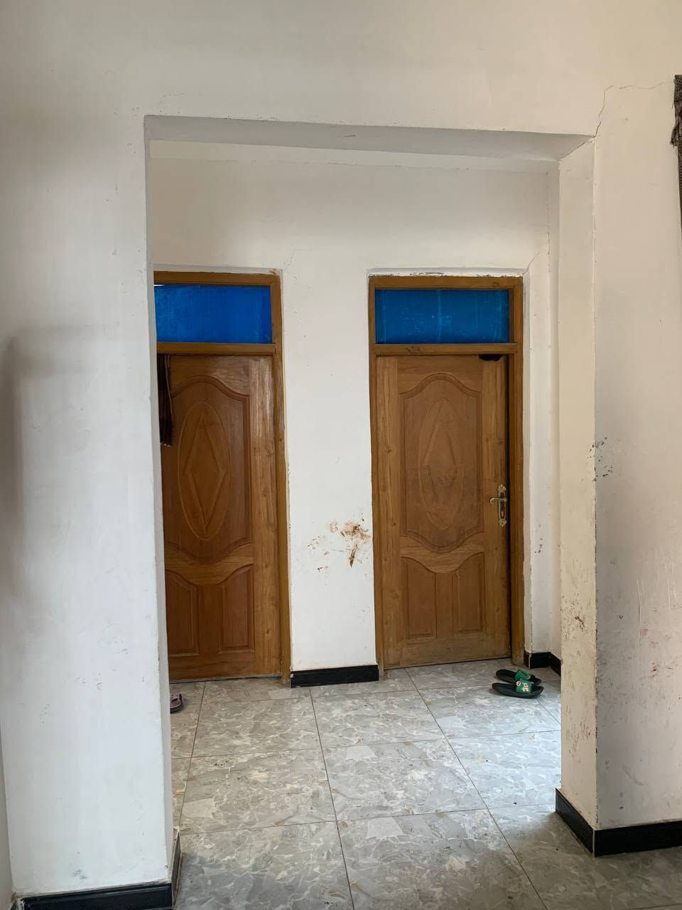سلام عليكم بيت للبيع زراعي مساحة 130سند 25 مرقم ومشمول ب تطويبد يتكون من غرفتين وصالة ومطبخ واستقبال وصحيات العنوان حولي القصيمة عرصات حجي هندي 
***********
