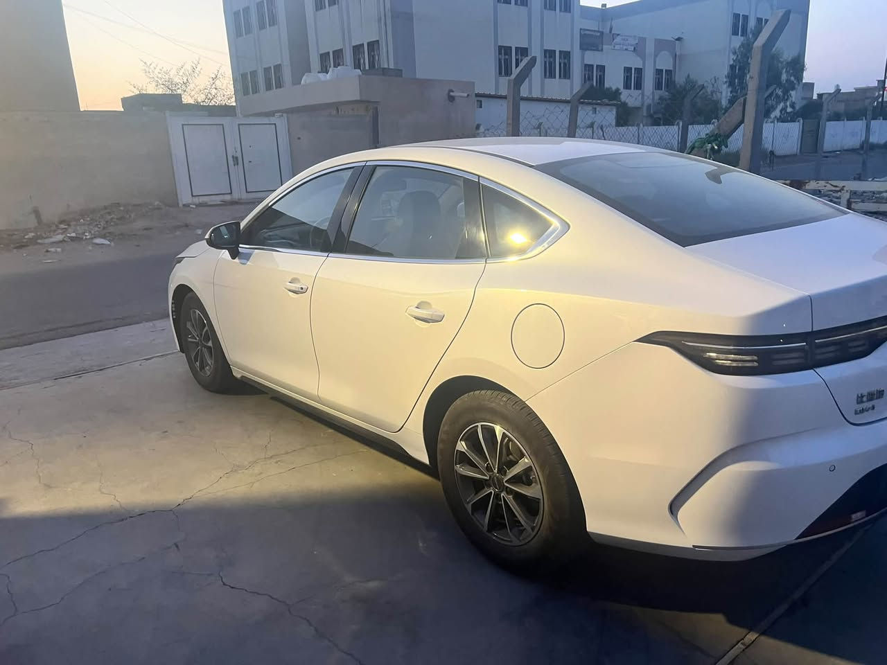 سلام عليكم بي واي دي دسترويل رقم اربيل بأسمي  ماشيهه ١١ الف  السعر ١٣٥ وبيهه مجال قليل ***********  المكان بغداد الحسينيه
