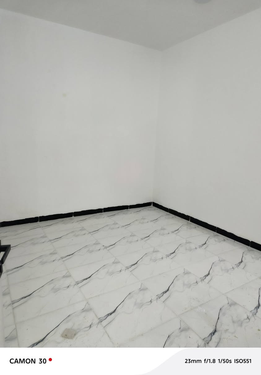🏠 دار البيع 50م – النجف الأشرف سعر مناسبة بخط اول قرب شارع 150متر
📍 مقابل ملحق قرية الغدير عمود320 

🧱 طابوق جمهور | 🏗️ سقف كونكريت

🛏️ غرفة +   🛋️ صالة + 🍳 مطبخ + 🚿 حمام + 🌤️ منور

💰 27 قابل للتفاوض

📞 ***********

نص مكتوب في الصور:
- CAMON 30  23mm f/1.8 1/193s ISO50
- CAMON 30 23mm f/1.8 1/50s ISO172
- CAMON 30  23mm f/1.8 1/67s ISO208
- CAMON 30  23mm f/1.8 1/50s ISO217
- CAMON 30  23mm f/1.8 1/50s ISO551