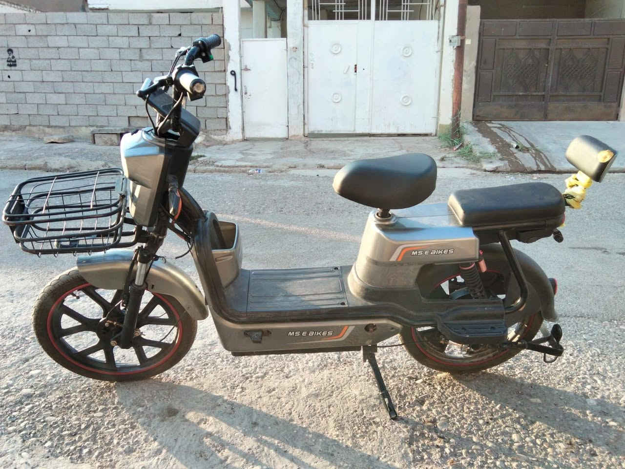 دراجه شحن البيع السعر دراجه 200الف بي مجال العنوان كركوك حي الواسطي قرب حسنيه زهراء  شر يتصل على هذا الرقم ***********
