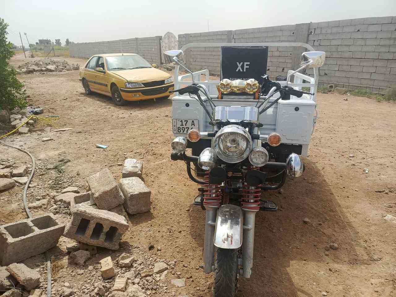 ستوتة جمرة اللون ابيض محرك 150مكان بغداد موديل 23رقم وسنوية تحويل ثاني يوم السعر 3600بيها مجال الشراي يتصل ***********
