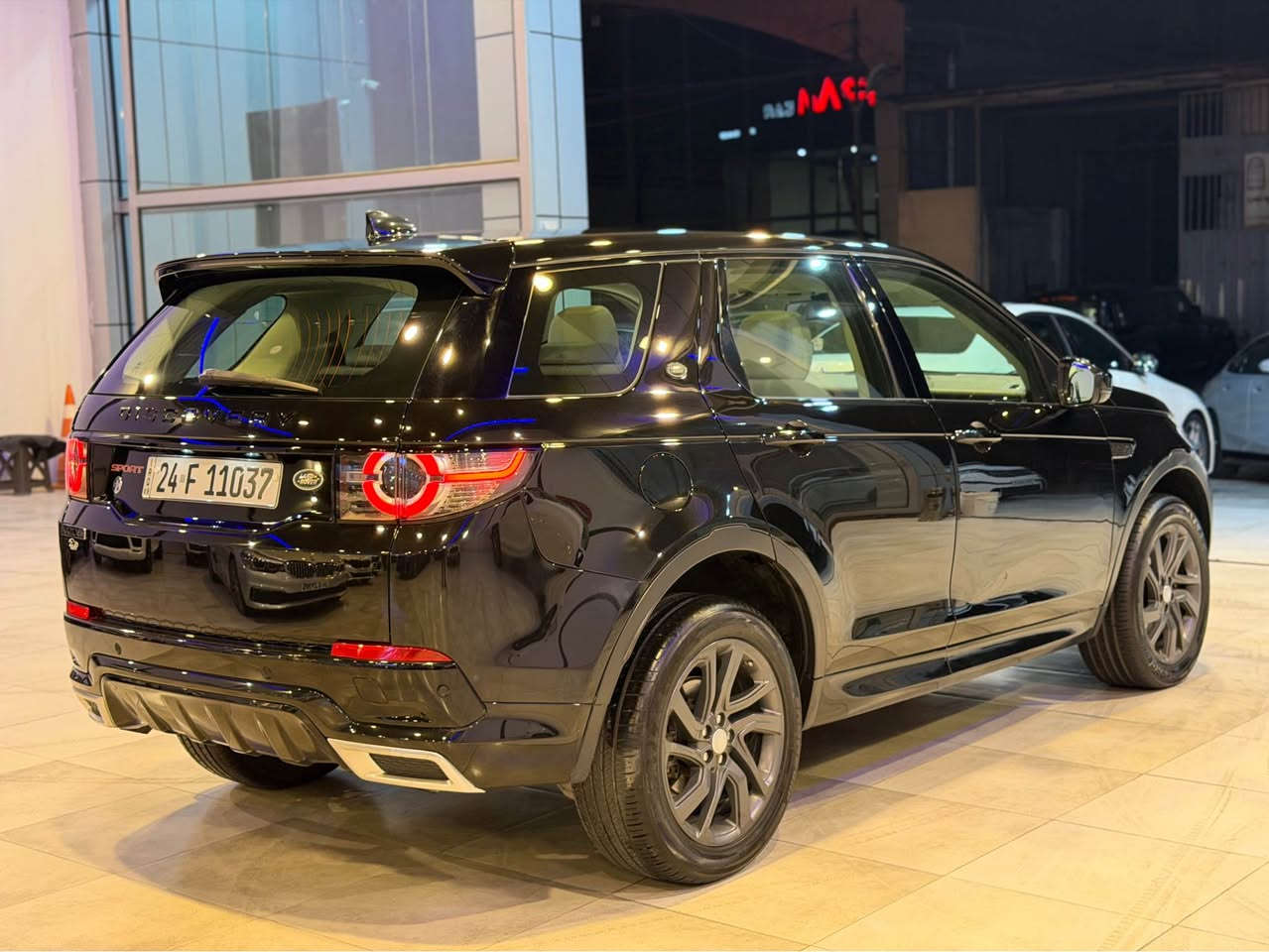 Range decovary 2018
شركة سردار 
فول مواصفات كلين 
لايتات زينون ليد 
حساس امامي خلفي 
بصمة 
بانوراما 
كشنات جلد 
شاشة كاميرة 
صندوق كهرباء 
سيارة بدون صبغ مكان تعديل بارد بس 
١٤٧$
*********** وتس اب 
*********** أربيل, العراق
