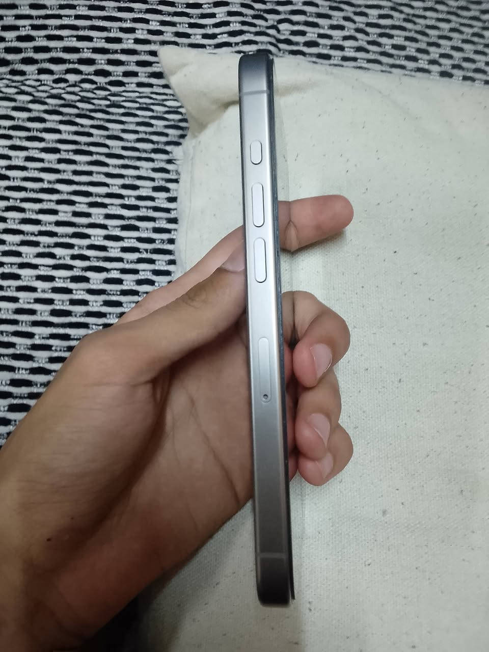 15 برو فقط نضيف ١٠٠/١٠٠ ماستر شرق أوسط هو وكارتونه بطاريه ٨٩🔋 ذاكره ٢٥٦ واتر بروف نضيف مستعجل ع بيعته مكان بغداد تواصل *********** السعر ٨٥٠ ❤️❤️
