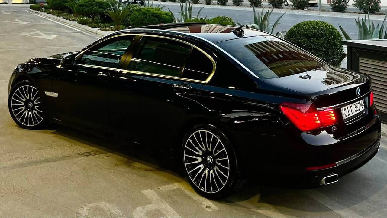 السلام عليكم 730li
F02
N52
موديل 15خليجي مكفول من الحادث والصبغ والتبديل 
ماشيه 117الف حقيقي 
معروضه 215
رقمي ***********
سته سلندر تنفس طبيعي الاقتصادي المرغوب بانزين عادي ومحسن 
سيارة مال جناي نضيفه على ايدي بدون مسج بدون نقص بدون عطل على وضع البلاد محرك كير ضفيره اكسل 
تخم تاير جديد ادامه كامله توني مسويه 
تبريد ثلج حماوه 105ثابت 
توني بدل وغاسل منظومه التبريد مبدل واتر بم وراديتر وكاله اصلي 
فول عدا البوب شفط وكامرات369درجه 
موصفات حساس امامي خلفي 
مثبت سرعه 
جنطه شفط 
مرايه جانبيه شفط وتنزل عنده الرجوع
كامره خلفيه دواره 
تبريد 3قطع 
كشنات جلد امامي خلفي 
كشنات امامي خزن 
استيرن خزن 
فتحه 
اشيار مري 
لايت امامي دينامك متحرك لد 
شاشه اعطال 
اوتو ستوب 
هندبريك كهرباء 
سيدي اقراص 
جمات4اوتو 
برد 5كهرباء 
اناره ترحيب 
اربع وضعيات قياده +سبورت بلاس
