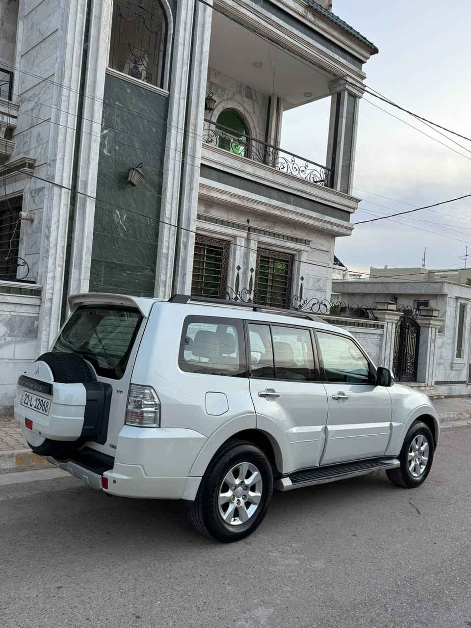 من رخصت مدير الكروب المحترم سلام عليكم إخوان باجيرو ١٤حبتور وارد خليجي مكينه ٣٥٠٠ مكفوله بدون صبغ بدون حادث بدون تبديل ماشيه قليل فول مواصفات سياره ع أيدي استخدام شخصي بل عافيه ع ياخذه مكاني بغداد السعر اتصل وبيك خير ودلل *********** أو ***********
