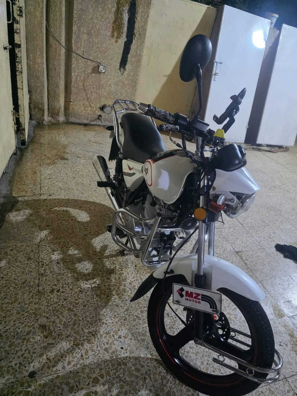 سلام عليكم موطور للبيع MZمحرك223 موديل 22مكفول كفاله عامه موطور جديد مال جناي الاستفسار عل رقم ***********
