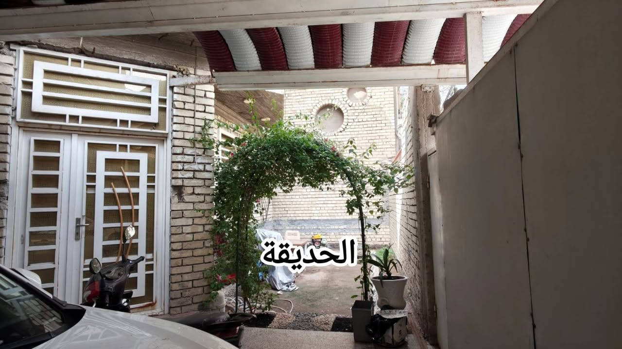 سلام عليكم لدينا بيت للبيع في كربلاء شارع الحداد المساحة ١٤٥م يبعد عن الامام الحسين كيلو لستفار اكثر النصال على رقم الهاتف ***********واساب
