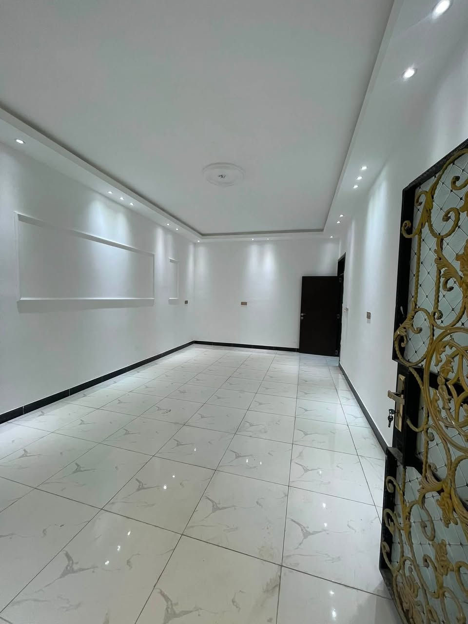 150 متر
السعر 290 مليون وبي مجال 
البناء🏗️
الطابق الارضي 

صاله وغرفه نوم ومطبخ 

ومنوورر وخدمات 

الطابق الثاني 3 غرف نوم وخدمات 

الموقع حي الجهاد ديوان المخابرات 
سيف ابو يزن

***********
