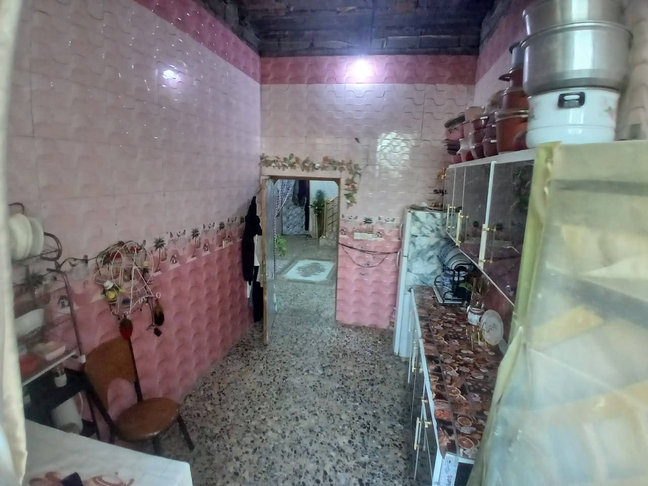 السلام عليكم بيت ١٠٠ متر   في البوبيات شارع الودي
عمود ٣١
 مقابل مدرسة الكرفانات
يبعد كيلو ونص عن الامام

ثالث بيت عن الشارع ومقابيله مدرسه جديده 
طابقين الاول 
ستقبال ومطبخ وصاله وغرفه ومنور صحيات داخلي وخارجيه 
الطابق الثاني غرفتين وصحيات 
الطابق الثالث مخزن ٩ امتار 
الوجهه ٥ ×٢٠
قرار محكمه
السعر 105 قابل للتفاوض
للستفسار ***********
***********
