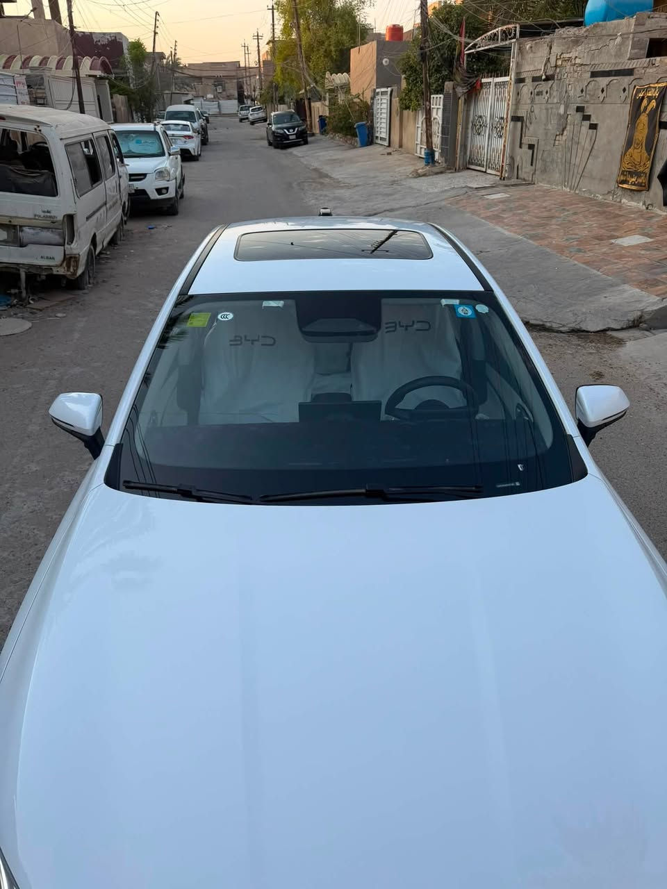 سلام عليكم للبيع او المراوس ب كن L ماشيه ٣٦ الف موديل ٢٠٢٥ داخل ابيض بيها بارد باب خلف سائق كل قليل رقم اتصال وتساب *********** مكان سيارة بغداد شرطة الخامسة
