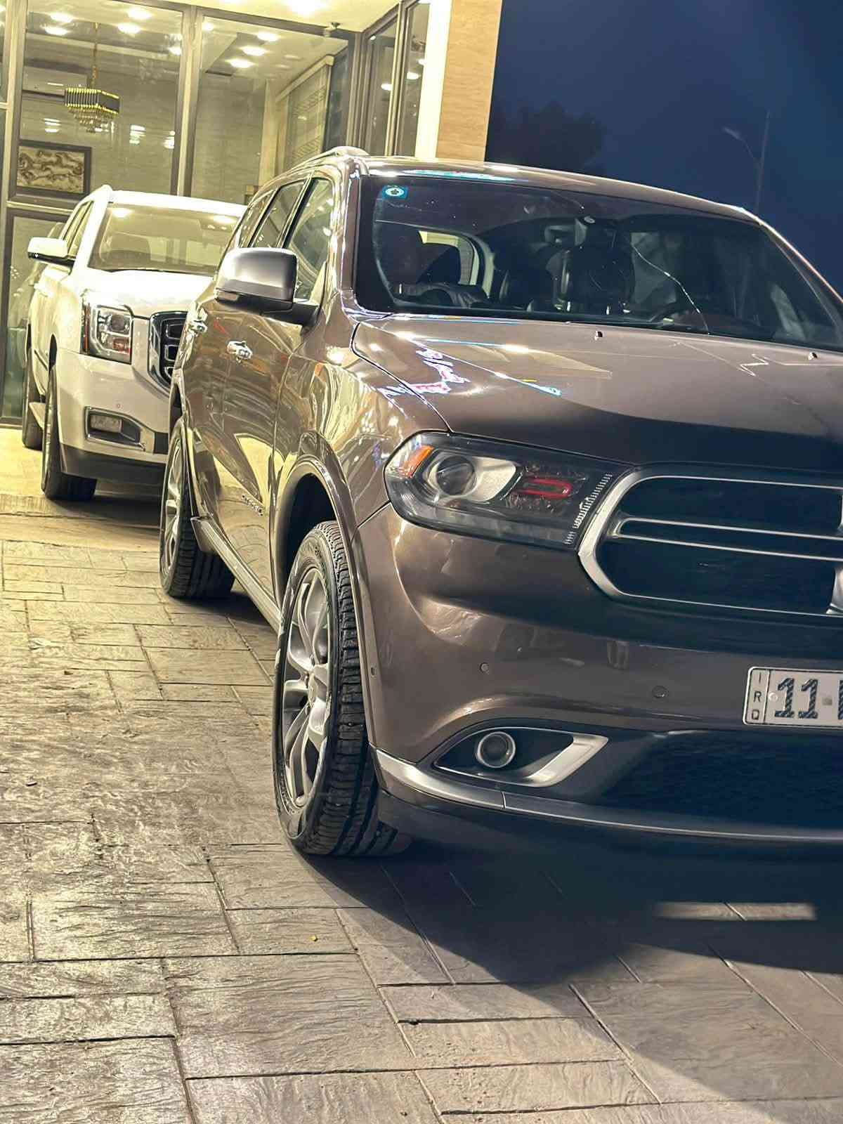 السلام عليكم
دورنكو سيتادل

‏  Dodge Durango Citadel (اعلى فئة) 

فول مواصفات

•الضرر: دعاميه وچاملغ عالبارد

•الرقم: مرقم بغداد 

•الايرباكات:  ودشبول

•المواصفات :

▪️السيارة: دودج دورانكو CITADEL 

▪️الموديل: 2018

▪️المحرك: 3.6L . V6 (ستة سلندر)

▪️ توقف ذاتي 

▪️حجم الويل: ويل كب حجم 20 مع طقم تايرات بحالة ممتازة

▪️لايتات زينون مع حاجب LED مع كشافات دعامية زينون

▪️فتحة سقف 

▪️غرفة السيارة جلد لون اسود اصل

▪️حساس امامي

▪️حساس خلفي

▪️گير شفتر بالستيرن للتحكم بالگير العادي

▪️شاشة الدشبول حجم كبير

▪️تحكم فول كهرباء لكرسي السائق والراكب

▪️كشن ذاكرة (خزن ميموري) لكرسي السائق

▪️ثلاث قطع تبريد

▪️تدفئة وتبريد للكشنات الامامية

▪️تدفئة فقط للكشنات الخلفية

▪️سستم صوت

▪️تشغيل عن بعد

▪️جنطة كهرباء

▪️تحكم ستيرن جهتين بلوتوث وحاكية وكروس سرعة وتحكم صوت 

▪️نظام ABS مانع انزلاق

▪️السيارة فول مواصفات ،.

السعر المطلوب:190

العنوان📍بغداد مشتل

 

للاستفسار☎️:***********

نص مكتوب في الصور:
- 657172839X