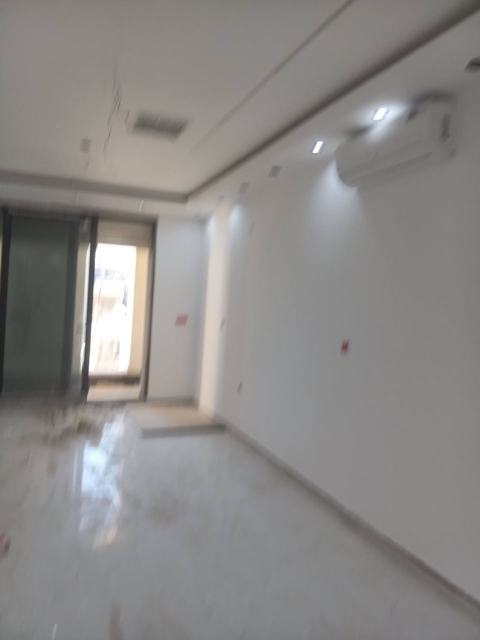 مساء الخير والعافية نعمل في صباغه والديكورات جمس بورد نشتغل كافه الاصباغ داخلي وخارجي وانسب الاسعار كل ماعليك الاتصال والتزام بل مواعيد اتصل واتساب موجود ***********ابو محمد لصباغه وديكورات
