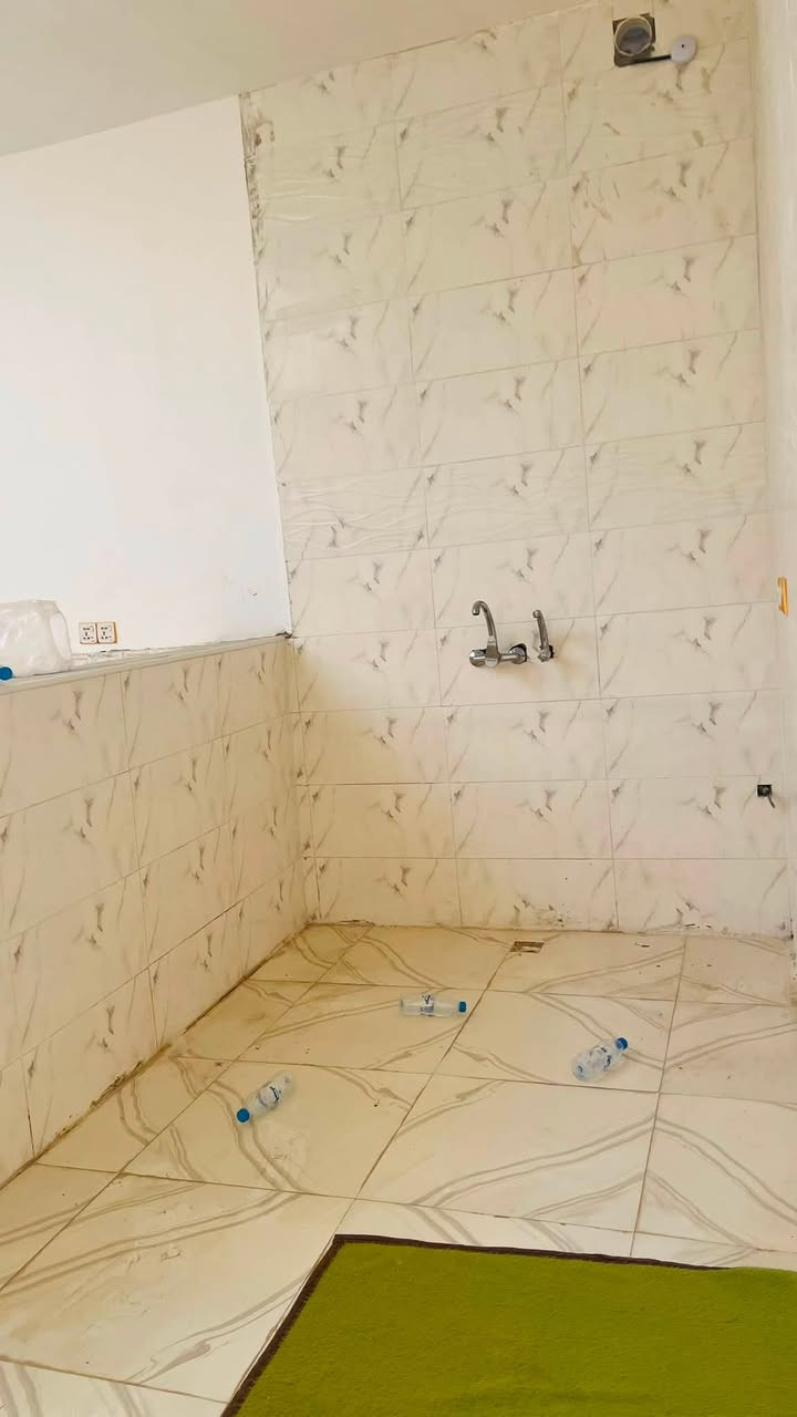 دار للإيجار – الحلة

🏠 مساحة 100م | طابق واحد
غرفة نوم، صحيات، كليدور، مطبخ، صالة
💰 الإيجار: 300 ألف قفل
📍 الحلة – شارع 80 – شارع شريفة المختصر
📞 *********** – ***********
