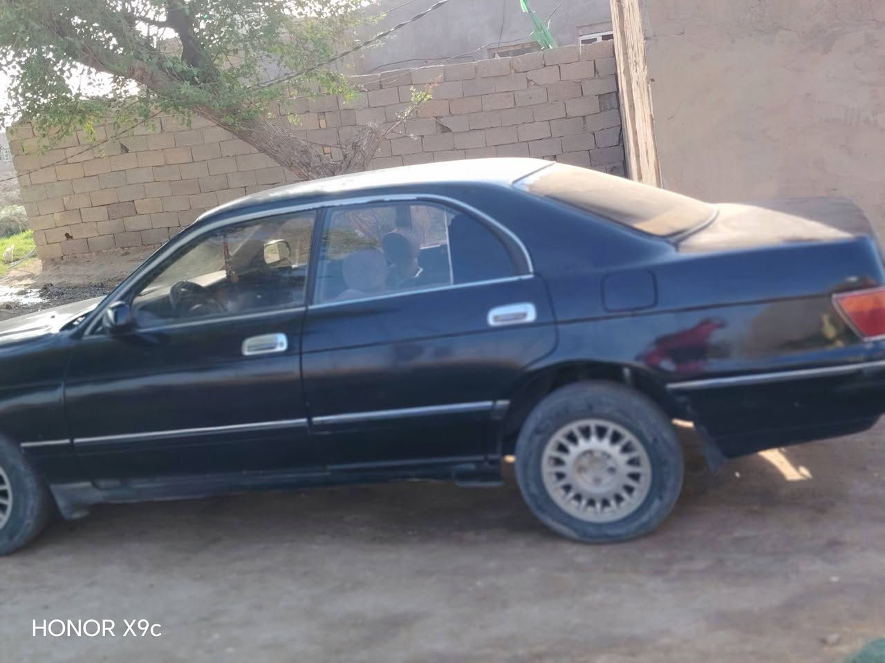 سلام عليكم سياره بطه البيع سعر 38. بيه مجال   سياره بيه صوت  بل مكينه اول ما تشتغل تخم تاير جديد حداديه جديده بيه ضربه بل جنطه فقط   ***********

نص مكتوب في الصور:
- HONOR X9c