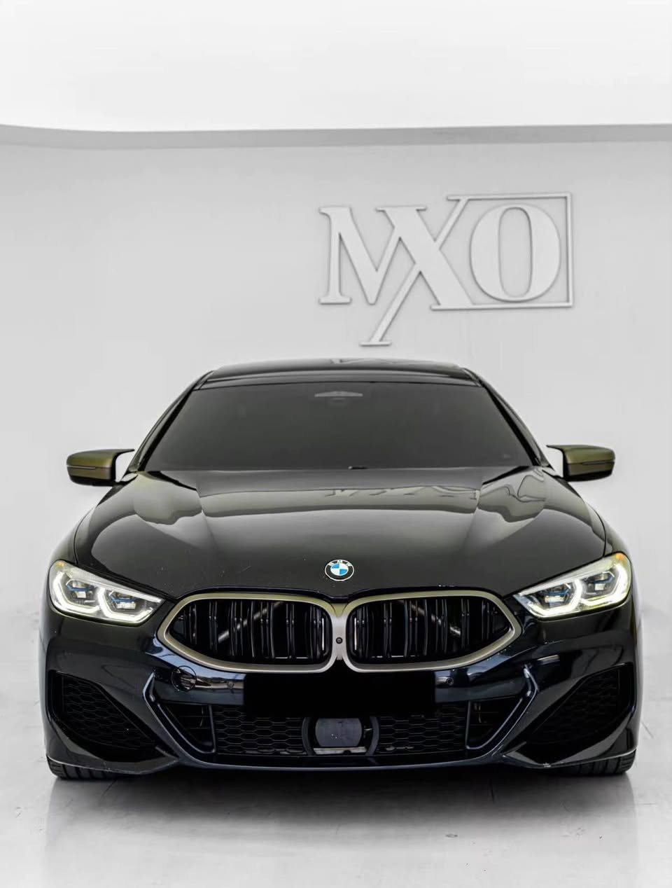 للبيع: BMW M850i xDrive Gran Coupe 
 (موديل 2021)
نقدم لكم التحفة البافارية التي تجمع بين الفخامة المطلقة والأداء الرياضي الجبار، بحالة ممتازة وجاهزة للاستخدام فوراً.

 المحرك والأداء: V8 Twin-Power Turbo بسعة 4.4L يولّد 523 حصان مع تسارع مذهل (0-100 كم/س في 3.7 ثانية).

 المسافة المقطوعة: 60,000 ميل فقط.
 منظومة الدفع: دفع رباعي ذكي (xDrive) مع ناقل حركة رياضي من 8 سرعات وزر تشغيل كريستالي.

 الإضاءة والرؤية: إضاءة ليزر أمامية (BMW Laserlight) مع نظام كاميرات 360 درجة وحساسات شاملة.
 المقصورة والراحة: مقاعد جلدية فاخرة مزودة بتدفئة وتبريد، شاشة عرض على الزجاج الأمامي (HUD)، وإضاءة داخلية محيطية.

 التكنولوجيا والصوت: نظام صوتي بريميوم، دعم كامل لـ Apple CarPlay & Android Auto، وحزمة أنظمة مساعدة السائق المتقدمة (رادار، تحديد مسار، وتثبيت سرعة ذكي).

 الحالة الفنية: مفحوصة بالكامل (محرك، قير، وشاسي) مع صيانة دورية منتظمة ولا تحتاج أي مصاريف.
💰 السعر: [اتصل بي] 
📍 الموقع: [دهوك]
📞 للتواصل والواتساب:[***********] دهوك, العراق
